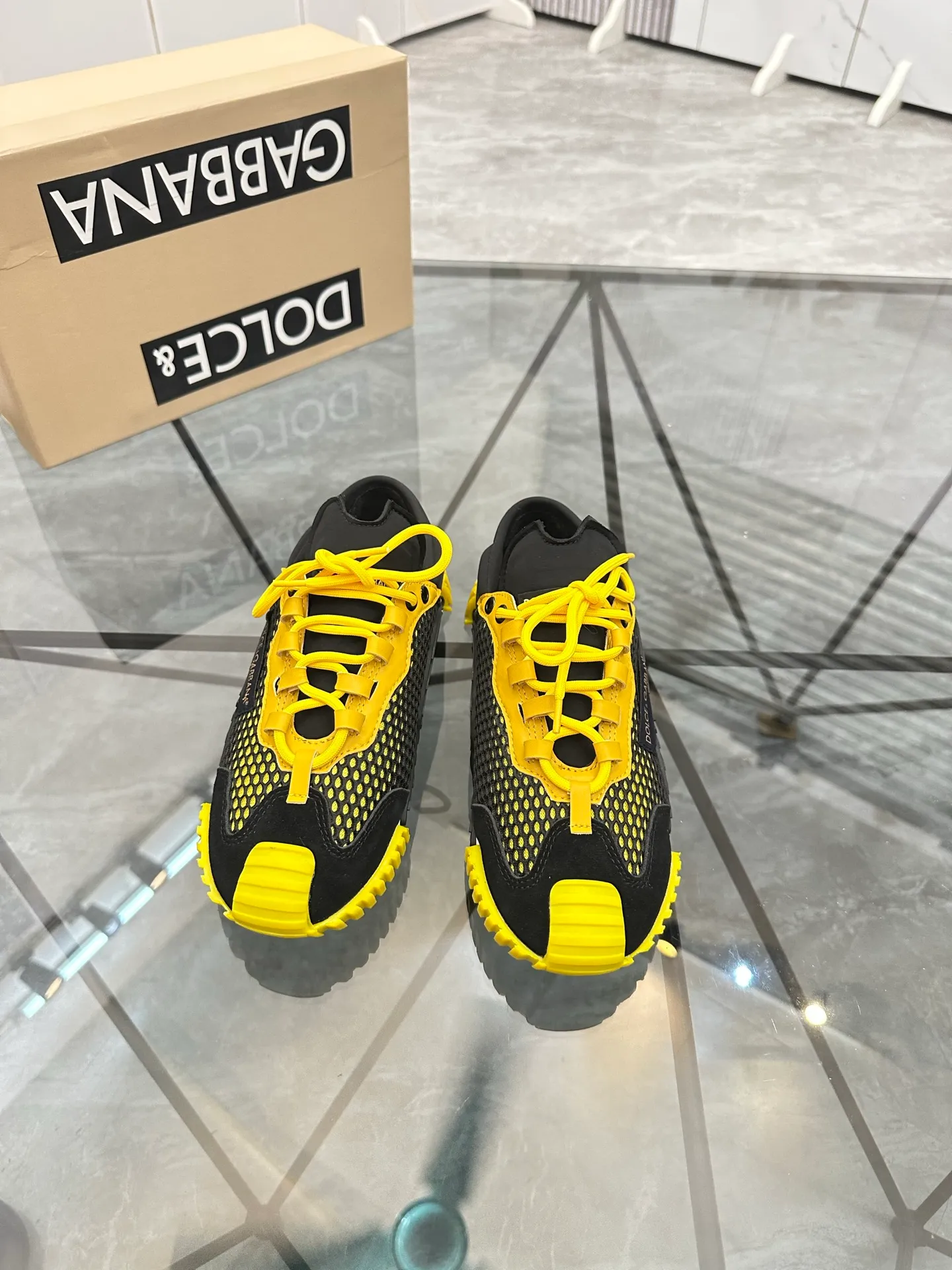 Men's shoes: 💰P440¥ Product trademark: DG "Dolce & Gabbana*" low-top sports shoes Regular size: 35-44 (can be customized to 45.46.) Couple style Product materials: Upper imported cowhide stitching original material, breathable lining, original outsole. Number: 803